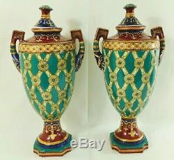Grande Paire Antique / Vtg 18 Chinois Fleur De Lis Signe Vases En Porcelaine Urne