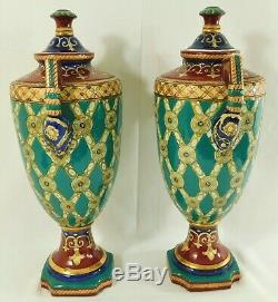 Grande Paire Antique / Vtg 18 Chinois Fleur De Lis Signe Vases En Porcelaine Urne