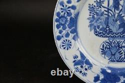 Grande Plaque De Porcelaine Chinoise Antique, Panier À Fleurs, Kangxi 17ème Siècle. 26,5cm