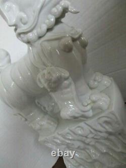 Grande Porcelaine Chinoise Vitrée Blanche 12.5 Lion De Chien De Foo Avec La Statue De Figurine Depuppy