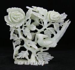 Grande Sculpture Chinoise Vintage De Jade Des Oiseaux Sculptés De Pie Et Des Fleurs Chanceuses