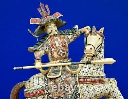 Grande Statue De 21 Os Et Corne De Samouraï Sur Cheval Chinois Scrimshaw Japonais