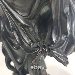 Grande figurine en bois sculpté chinois antique d'un homme / sage / immortel de 48 cm