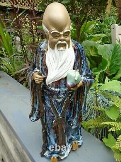 Grande statue en porcelaine chinoise avec belle glaçure et jolies couleurs.