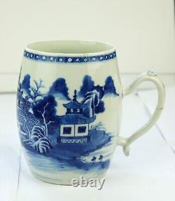 Grande tasse en porcelaine bleue et blanche de style chinois antique de l'exportation chinoise, période Qianlong du 18ème siècle