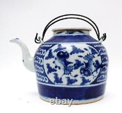 Grande théière chinoise antique bleue et blanche du 18ème / 19ème siècle