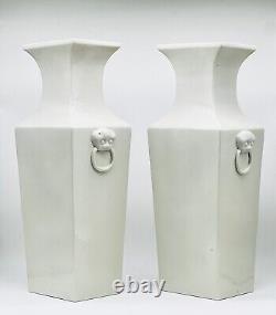 Grandes Paire de vases en porcelaine chinoise Blanc De Chine, période de la République