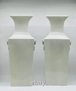Grandes Paires de Vases en Porcelaine Chinoise Blanc De Chine, Période de la République