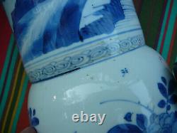 Important Grand Vase En Bécher Blanc Bleu Porcelaine Chinoise Période Kangxi 18 C