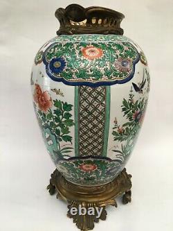 La Grande Chinese Famille Vertè Kangxi Wucai Vase Avec Mounts Bronze 18 1/8