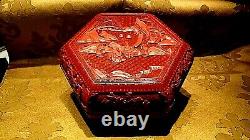Laque Rouge Chinoise Antique Grand Cinnabar Immortels Sur Le Paysage Octaqgonal Box
