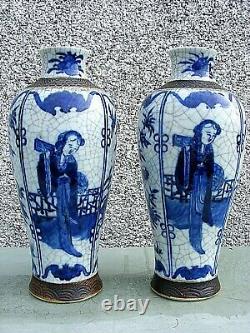 Paire Antique De Vases Chinois D’usure De Crépitement Bleu Et Blanc Grands Signés