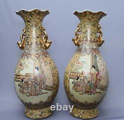 Paire De Vases Orientaux De Porcelaine De Style Très Grand Vintage