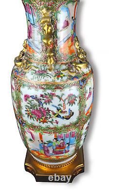Paire de grandes lampes chinoises anciennes en porcelaine rose médaille montées sur or moulu - Vers 1840