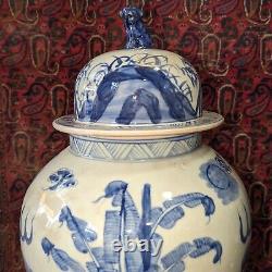 Paire de grands pots à gingembre chinois bleus et blancs du temple