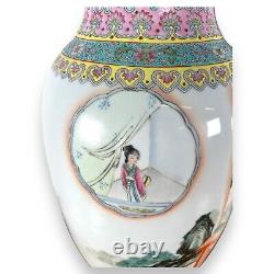 Paire de grands vases de sol en porcelaine de la famille rose chinoise peints à la main