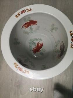 Pot de fleurs chinois ancien avec détails d'oiseaux et de poissons dorés