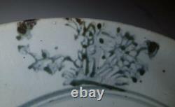 Rare Chinese Dernière Dynastie Ming Grand Swatow Celadon Plat Avec Des Fleurs 31 CM De Largeur