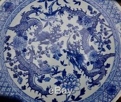 Rare Grand Blanc Et Chinois Antique Blue Double Dragon Chargeur Plate 14,75 38cms