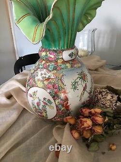Rare Vintage Début 20c. Rose Chinoise Famille Grand Vase D'ornate Lotus Leaf Rim