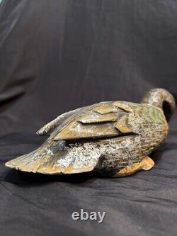 Sculpture de canard chinois en bois sculpté polychrome doré antique unique et de grande taille