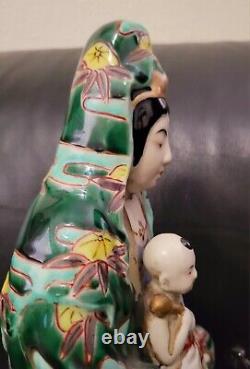 Statue d'enfants Kwan Yin chinoise antique, famille verte, grande, rare des 12 immortels