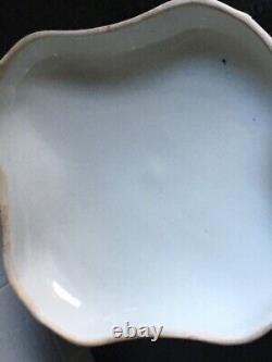 Superbe grand plat chinois en porcelaine peint à la main avec couvercle