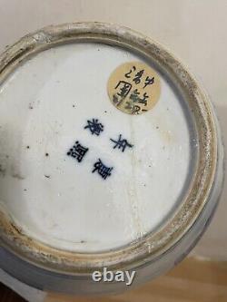 Très belle, grande poterie chinoise ancienne, avec des marques de caractère à la base