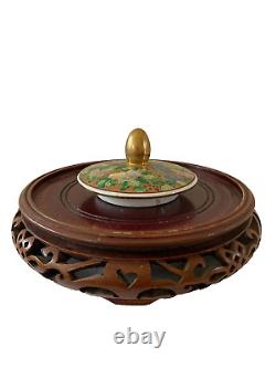 Très grand pot de gingembre chinois de la famille verte avec relief en relief et support en bois dur