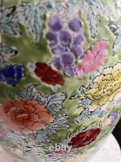 Très grand pot en grès émaillé vert de style famille rose chinois de l'époque ancienne