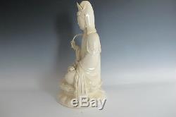 Un Chinois Grand Blanc Porcelaine Guan-yin / Kwan-yin Bouddha Statue Figurine Art