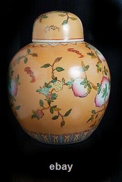 Un Grand Ancien Pot Chinois De Porcelaine En Polychrome MID 20ème Siècle