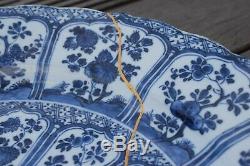 Un Grand Chinois Antique Chargeur Bleu Et Blanc Kangxi Période