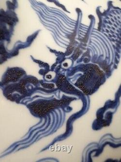 Un Grand Chinois De Vase Xuande Impérial 5 Griffe Dragon