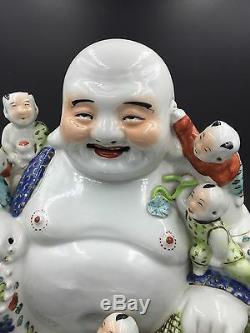 Un Grand Chinois Famille Rose En Porcelaine Assis Bouddha Boys You Longsheng