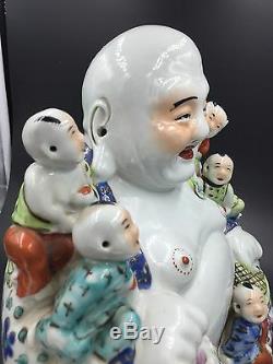 Un Grand Chinois Famille Rose En Porcelaine Assis Bouddha Boys You Longsheng
