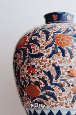 Un Impressionnant Grand Vintage Chinois Imari Vase Avec Plaque D'argent Sur Cuivre Stand