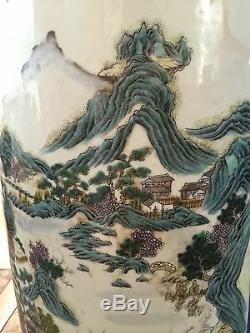 Un Très Grand Et Massif Vase En Porcelaine Bleue Poudrée De Chine