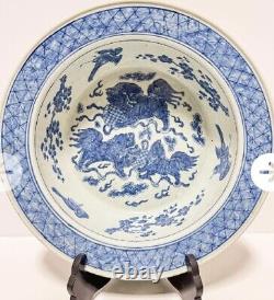 Un bassin ou un bol en porcelaine chinois du 18ème siècle inhabituellement grand
