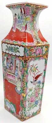 Un grand vase antique chinois en famille rose