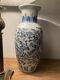 Un Grand Vase Céramique Chinois Bleu Et Blanc Décoratif Moderne De Qualité