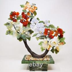 Un magnifique grand bonsaï en jade sculpté chinois.