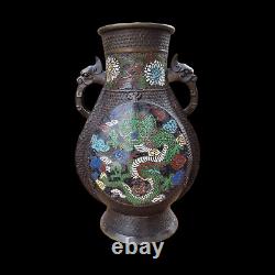 Une Belle Paire De Vases En Bronze Chinois. Champlevé Ou Cloisonné
