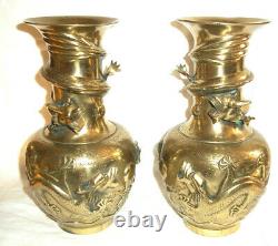 Une Belle Paire Rare Vase De Bronze Chinois Grande Casquette Avec Dragons Ming Xuande Marks