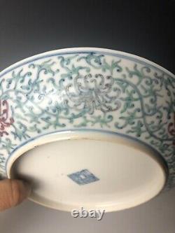 Une Grande Fleur Chinoise Ancienne Dou-cai Porcelaine Assiette Qian Long Mark 1736-1795