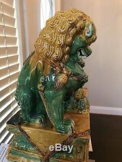 Une Grande Paire De Chine Antique Céramique Porcelaine Foo Dog Lions Statue