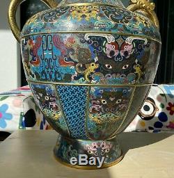 Une Grande Poignée Vase Cloisonné ' Chinese'dragon