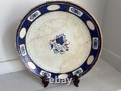 Une assiette chinoise ancienne du XIXe siècle très grande et rare avec un motif intéressant.