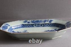 Une assiette profonde chinoise Qianlong bleue et blanche très grande et rare