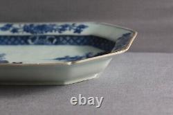 Une assiette profonde chinoise Qianlong bleue et blanche très grande et rare